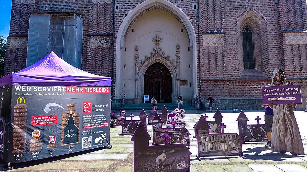 »Silent Church« vor der Frauenkirche München: Gegenwind, Begegnungen und neue Perspektiven